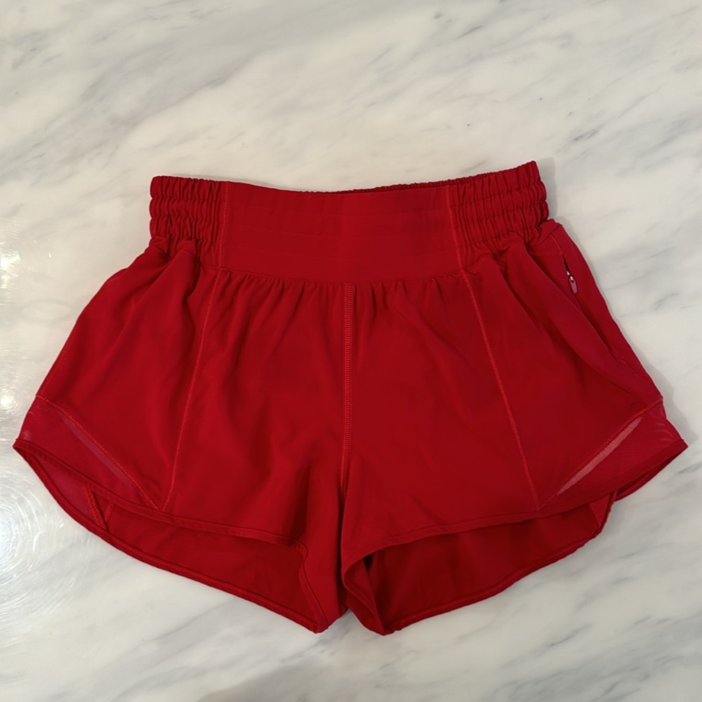 Lululemon Hotty Hot shorts 2.5”